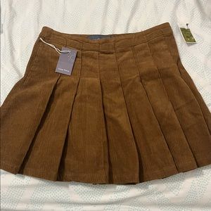 Pleated brown skirt